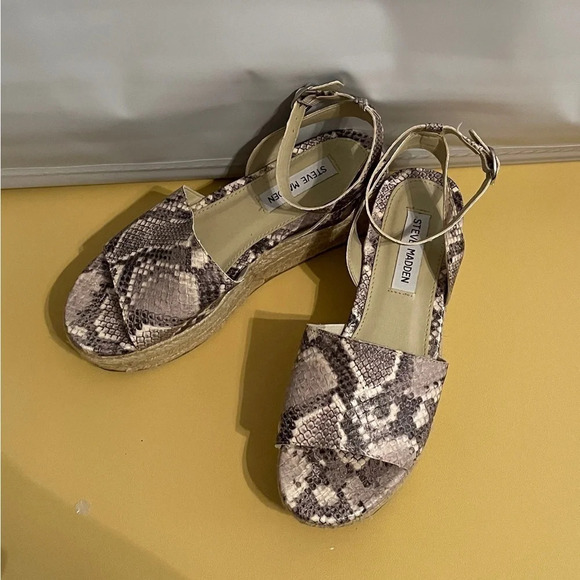 Steve Madden Weaver Wedge Sandals - Picture 3 of 6